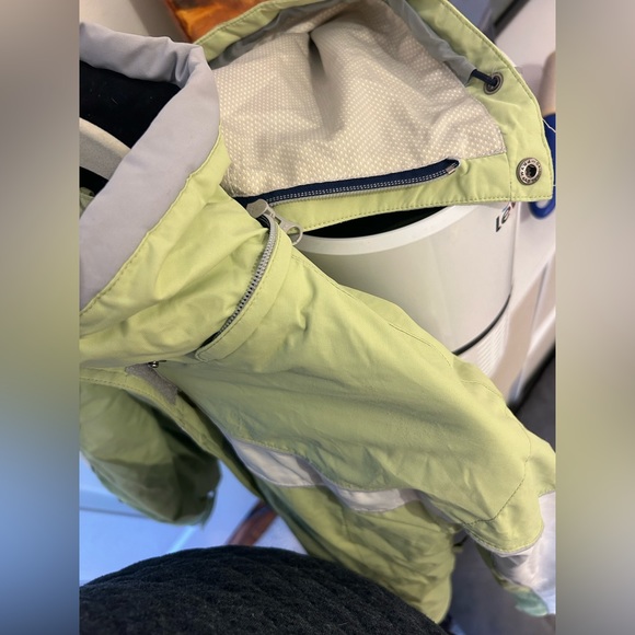 Couloir Velocity Ski & Snow Jacket; women’s size Medium, light green and white - Picture 12 of 16